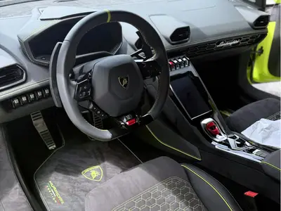 Lamborghini Huracan interior thumbnail